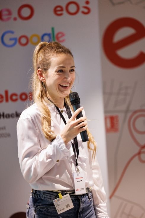 Énekes Tímea